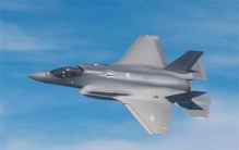 J-35这回玩真的了 最新版接近实战 上舰时间？（战斗性能）