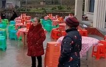 村民摆酒席却无人参加 理由居然是买二手车（生财有道）