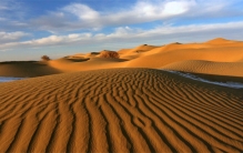 卫星拍摄的塔克拉玛干 居然发现外星基地（沙漠遗址）