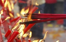 烧香为何一定是烧三根 代表什么 （传统文化）