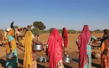 印度水妻那么悲惨 为啥还有女子愿意当（印度水妻）