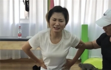 泰国坠崖孕妇 时隔三年站了起来（生命奇迹）