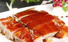 广东十大名菜：白切鸡上榜，广式烧乳猪居首