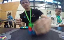 世界上速度最快魔方还原 菲利克斯·泽姆丹格斯(4.22秒)