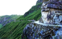 云南最危险的公路 不到100km却要花20年（魔鬼公路）