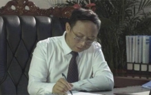 云南首富带家人加入美籍 现在遭到报应（背叛祖国）