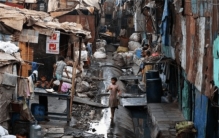 距离我国最近最大的贫民窟 超过上百万人（贫民窟）