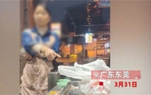 小龙虾店家的猫腻 四斤虾变成两斤多（餐饮称重）