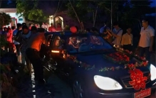 女子凌晨偶遇迎亲队伍 透露着诡异感觉（凌晨迎亲）