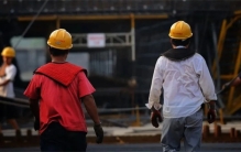 工作非常劳累的农民工 一天的工作是怎样的（民工工作）