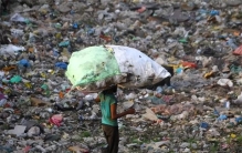 印度首都的卫生情况 垃圾能堆到17层（印度卫生）