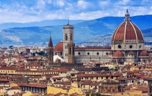 意大利佛罗伦萨是世界上最丰富的艺术宝库，有众多惊艳宫殿和教堂