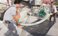 世界上最大的鱼刺：需要两个人抬起(全长3米/重90斤)