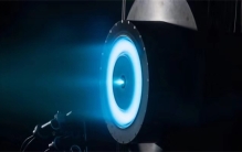 只推动一张纸 霍尔推进器 为何推动空间站？（推力原理）