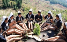 以腿粗为美的少数民族 人人都爱穿超短裤（哈尼族）