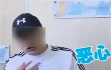 和朋友饭店喝啤酒 居然喝下去的是尿（饭店喝尿）