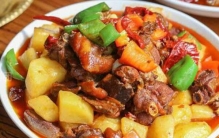 新疆最经典的十大名菜：烤全羊居第二，大盘鸡排榜首