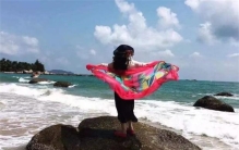 中国大妈出去旅行 为啥一人一条丝巾？（大妈旅行）