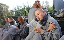 东北的纯正尼姑庙 一天只吃一顿饭（尼姑庙）