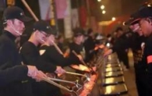 世界上最长的肉串：长达194.5米(使用600斤羊肉)