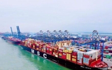 再刷新记录！全球最大集装箱船舶靠泊广州南沙港