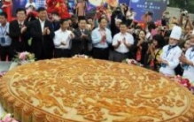 世界上最大的月饼：直径达8米(单单面粉就重1吨)
