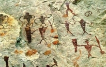 喜马拉雅山发现一壁画 似外星人与野人交战 背后隐藏什么秘密