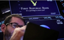 深夜爆雷！第一共和银行又崩了 为何美股价格变动？