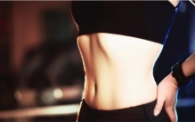 世界上腰最细的女人 腰只有13cm（超细的腰）