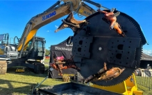 奇思妙想 某职高老师做出挖掘机式烧烤