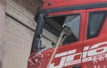 妻子花光几十万元 居然恼羞成怒（败家女人）