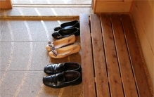 日本人进房间都拖鞋 要是脚臭怎么办（日本习俗）