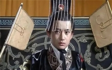 皇帝被打了一个大逼兜 居然还要奖励这个人（打皇帝）