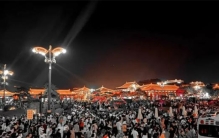 女子坐高铁到山寨大唐不夜城之后心哇凉