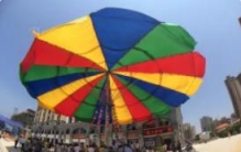 世界上最大的伞：直径长达18.15米(能遮住一个小广场)