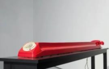 世界上最长的电话：是普通电话的10倍长(两个人才能用)