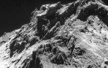 太阳系这颗彗星上的山，欧洲的探测器居然飞上去了！恐怖又漂亮
