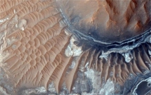 科学家根据“祝融号”返回的沙丘表面特征提出现代火星存在水