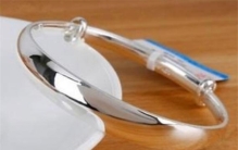 十大最受欢迎银饰品牌，周大福、蒂芙尼位居前两名