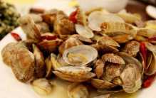 青岛十大必吃美食：香酥鸡入榜，辣炒蛤蜊位列榜首