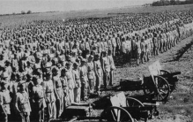 1949年我军炮击英国军舰，丘吉尔叫嚣：派航空母舰去报复