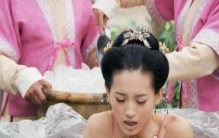 古代女子凌虐刑罚坐冰块，残忍冻伤下体半身不遂