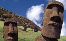 考古队发现12万年前的石头  雕刻“外星人”和恐龙 有何含义