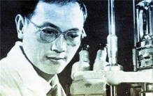 此科学家沙漠探险  为节约国家经费 自己找水源被“外星人”带走