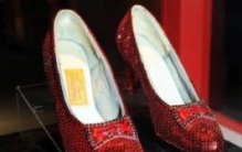 世界上最贵的鞋：朱迪·嘉兰的红宝石鞋（67万美元天价）