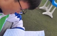 患癌母亲在儿子高考前告知病情 被批这种做法太残忍