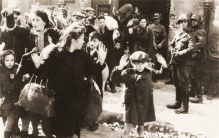 二战期间波兰华沙的犹太人起义 遭到了德军的残酷镇压