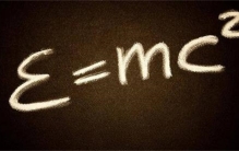 如何用量子色动力学从微观层面理解爱因斯坦的质能方程