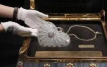 世界上最贵的手包：由18k纯金打造(镶嵌4500多颗钻石)