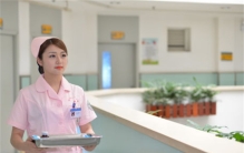 医院里的护士 为啥大都是年轻的（医院规则）